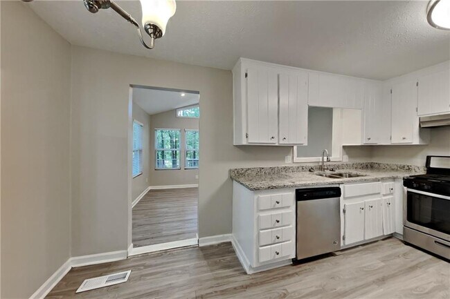 Building Photo - 3929 Lookout Point Dr