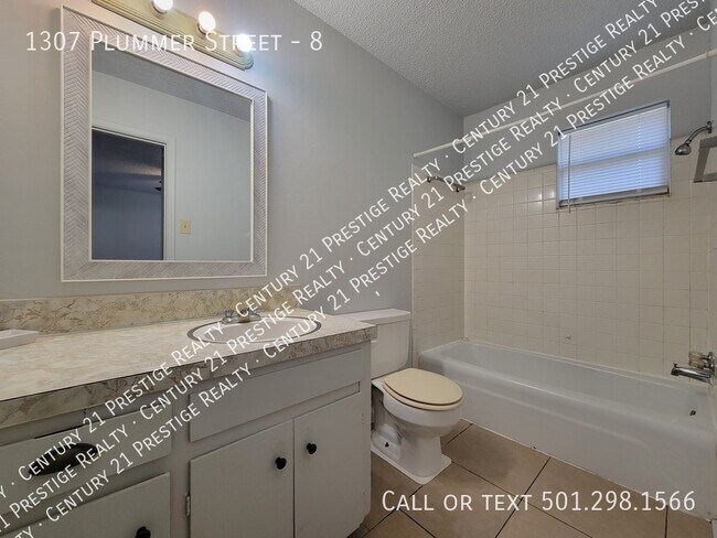 Building Photo - 1307 Plummer St