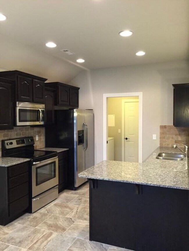 Building Photo - BEAUTIFUL HOME IN GREAT LOCATION!