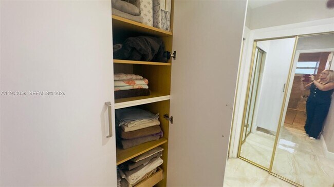 Building Photo - 329 SE 3rd St