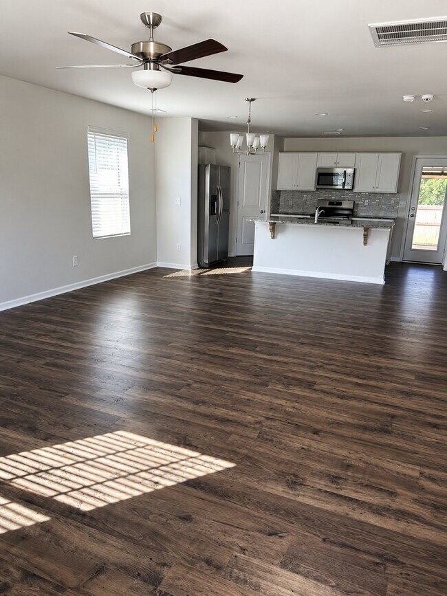Building Photo - 144 Hornet Dr