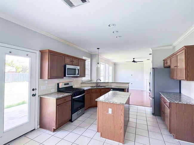 Building Photo - 208 Desert Highlands Trail