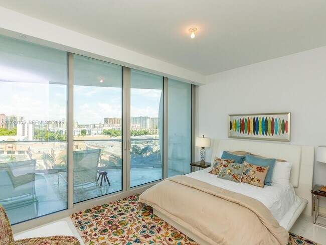 Building Photo - 16901 Collins Ave