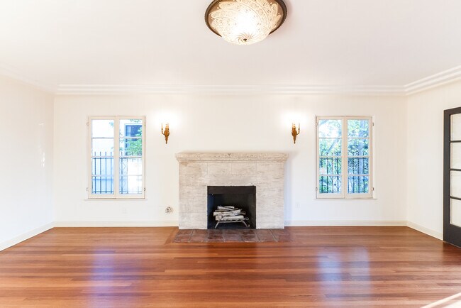 Building Photo - 1066  S Genesee-