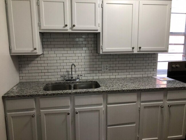 Primary Photo - 2148-2154 St. James Ave - 2150-3