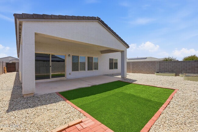 Building Photo - 1692 W Aztec Dr