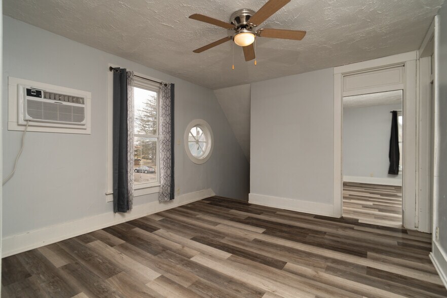 Building Photo - 328 Clinton St