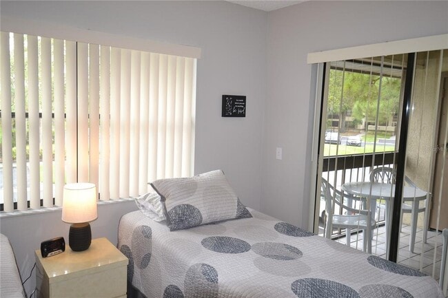 Building Photo - 284 Woodlake Wynde