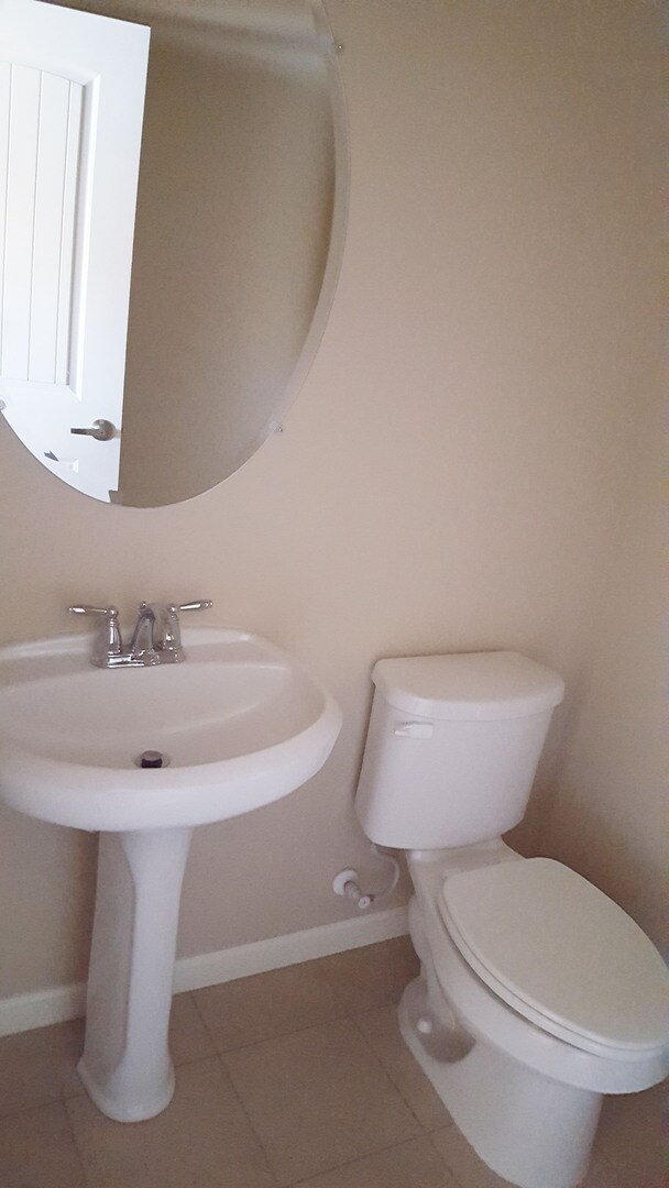 Building Photo - Gorgeous Town Home Across from Virginia Lake!