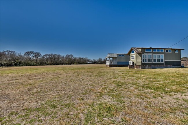 Building Photo - 24097 Hwy 6