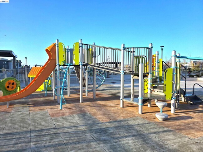 Building Photo - 3698 Vision Cmn