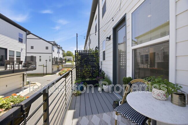 Building Photo - 3008 Oak Landing Dr