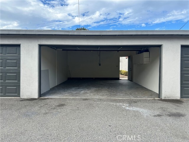 Building Photo - 2100 N Derek Dr