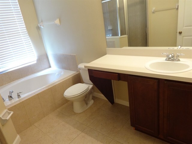 Building Photo - 560 Loxley Ct