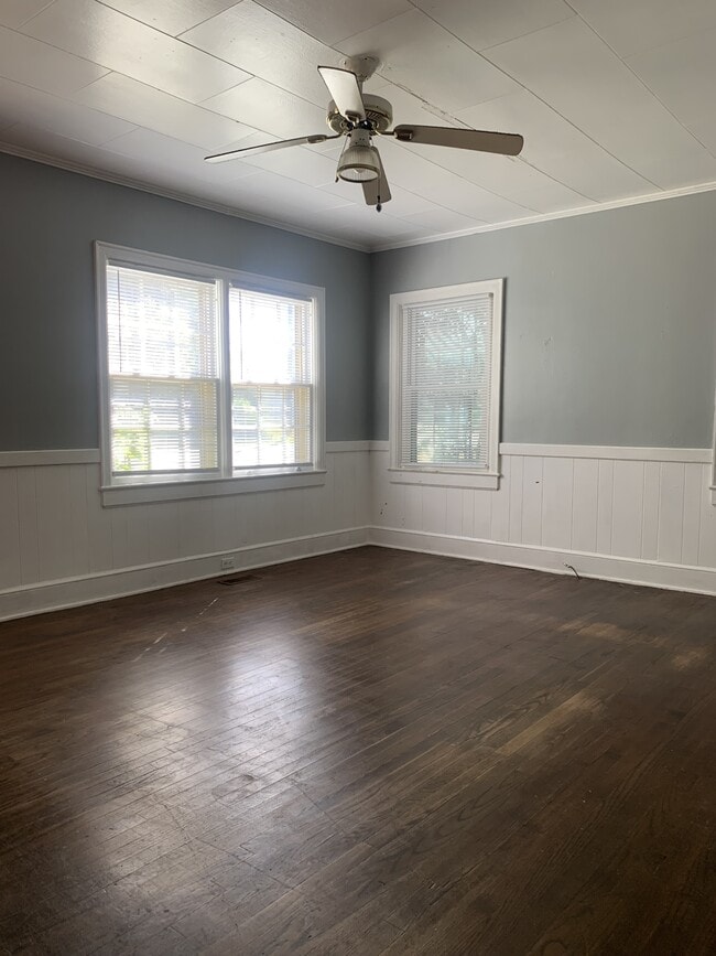 Building Photo - 1105 N Charlotte Ave