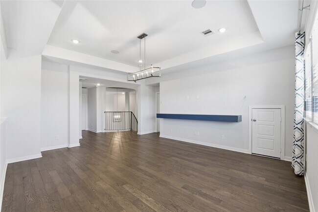 Building Photo - 15314 Viviente Dr