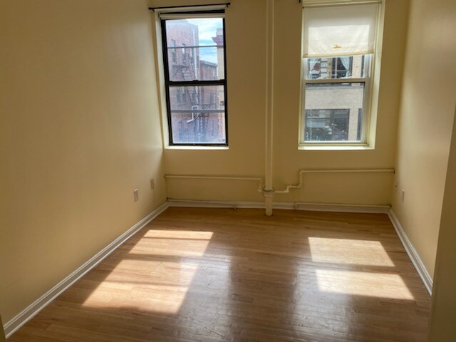 Building Photo - 220 Hanover St