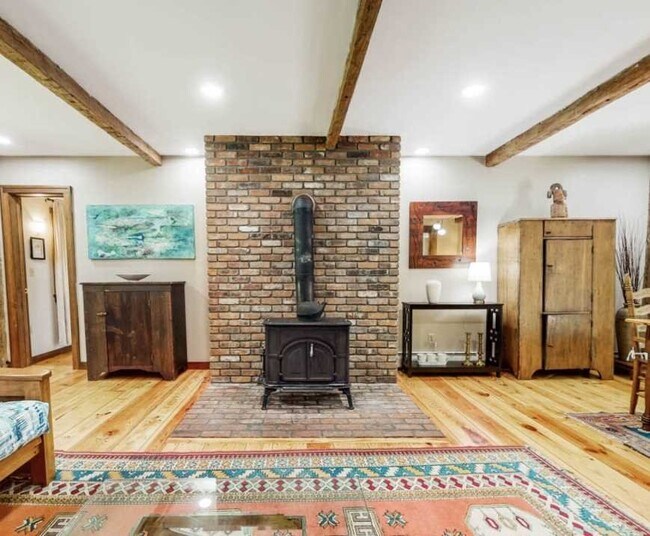 Building Photo - 74 Hilltop Rd