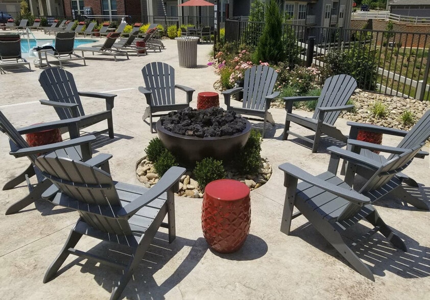 Building Photo - 1579 Millspring Dr