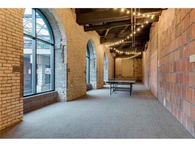 Building Photo - 404 N Washington Ave