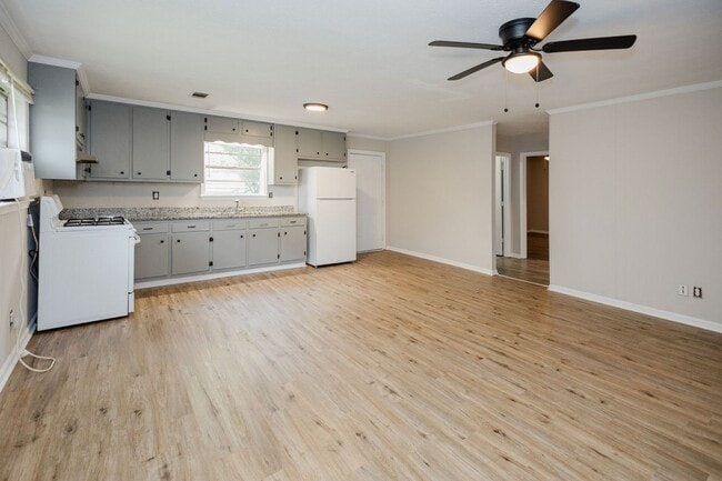 Building Photo - 1011 W Slaton Ave