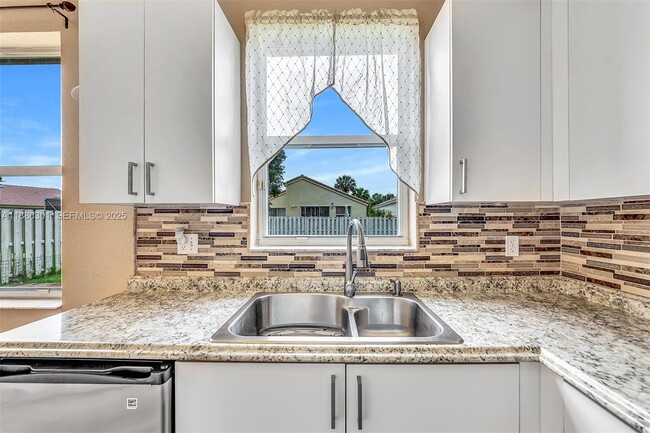 Building Photo - 15740 NW 16th Ct