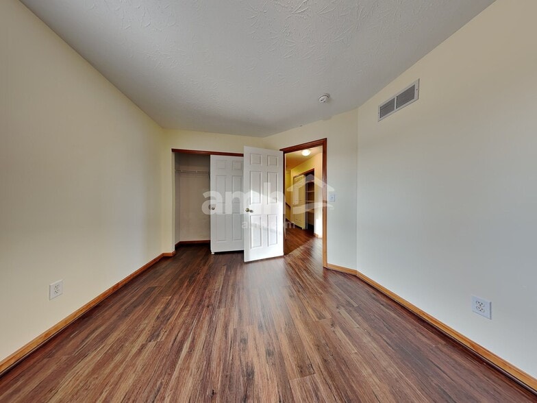 Building Photo - 6088 Lakewood Dr