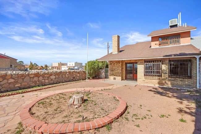 Building Photo - 7080 Portugal Dr