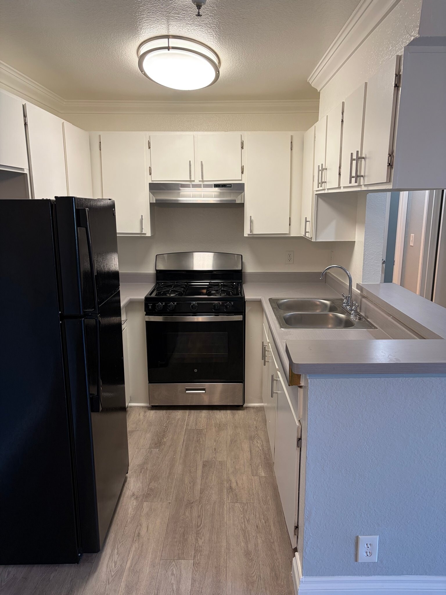 Building Photo - 5811 Tujunga Ave