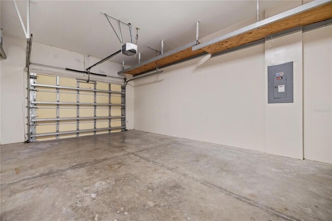 Building Photo - 609 E Orange St