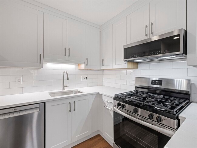 Building Photo - 18 Concord Greene