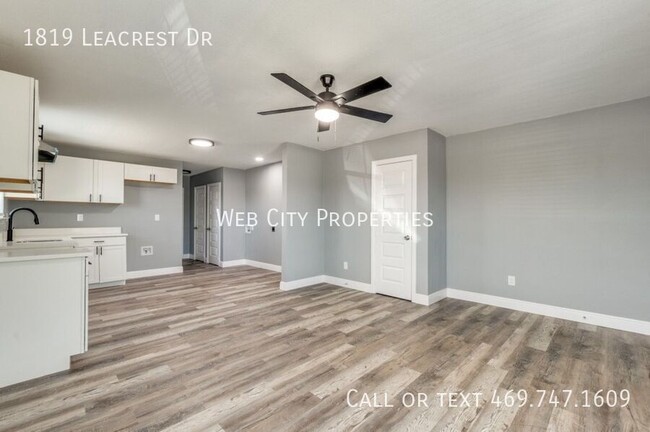 Building Photo - 1819 Lea Crest Dr