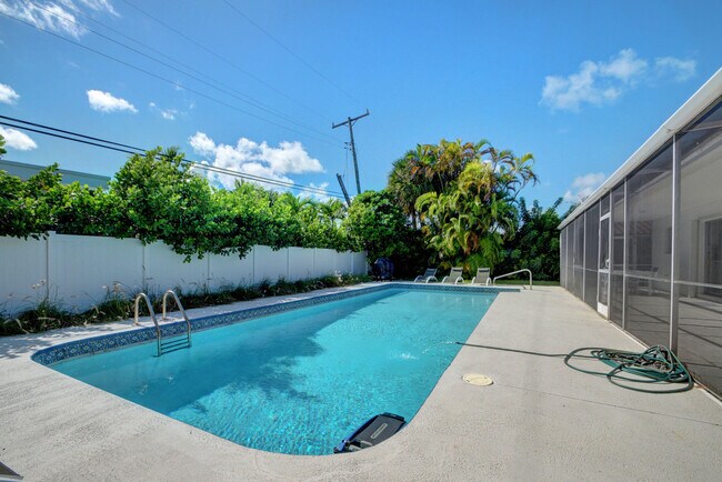 Building Photo - 1171 Bimini Ln