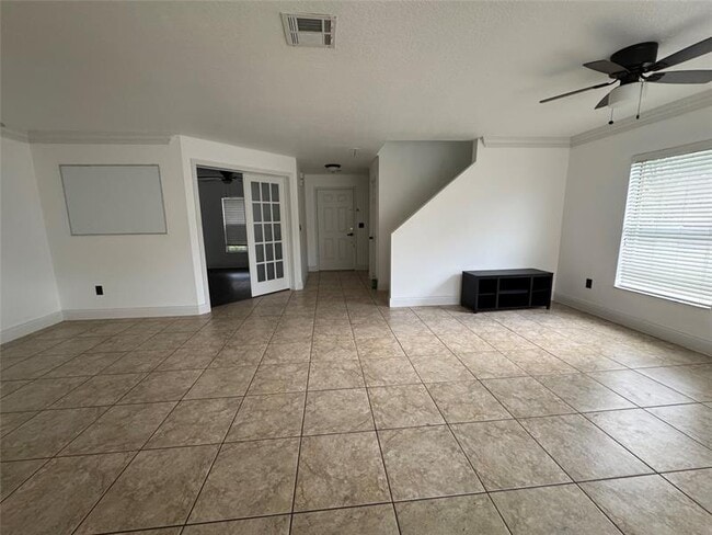 Building Photo - 1733 Pointe W Wy