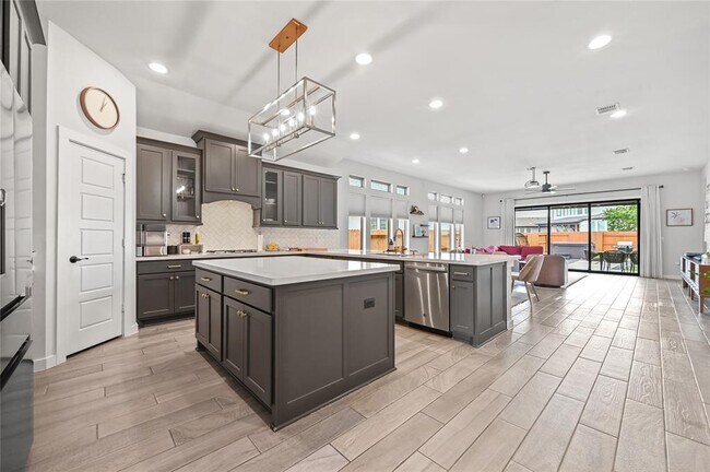 Building Photo - 8208 Spire View