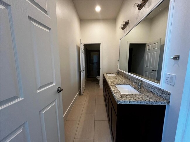 Building Photo - 9737 Fabiola Dr