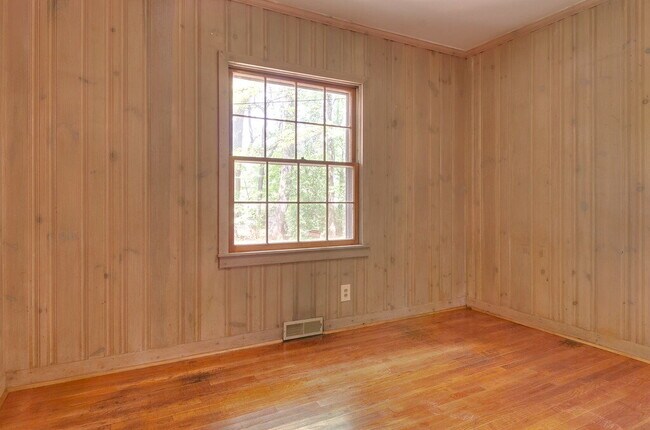 Building Photo - 827 Glendora Dr