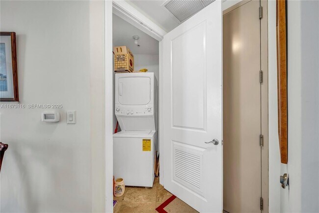 Building Photo - 1607 Ponce de Leon Blvd