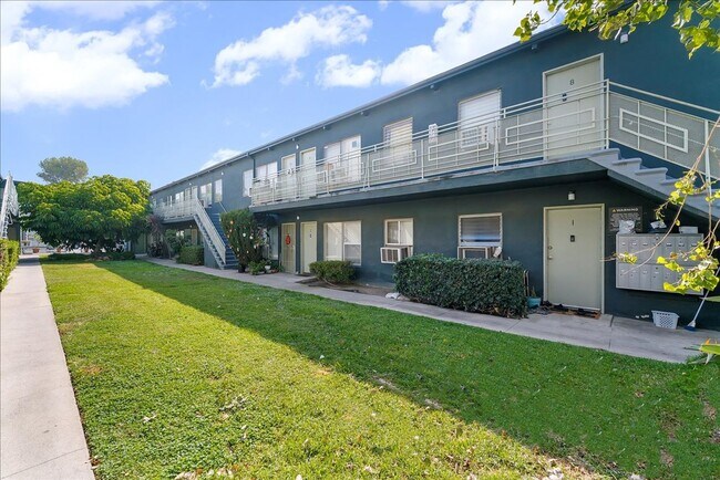 Building Photo - 6110 Cahuenga Blvd