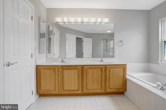 Building Photo - 7355 Bloomington Ct