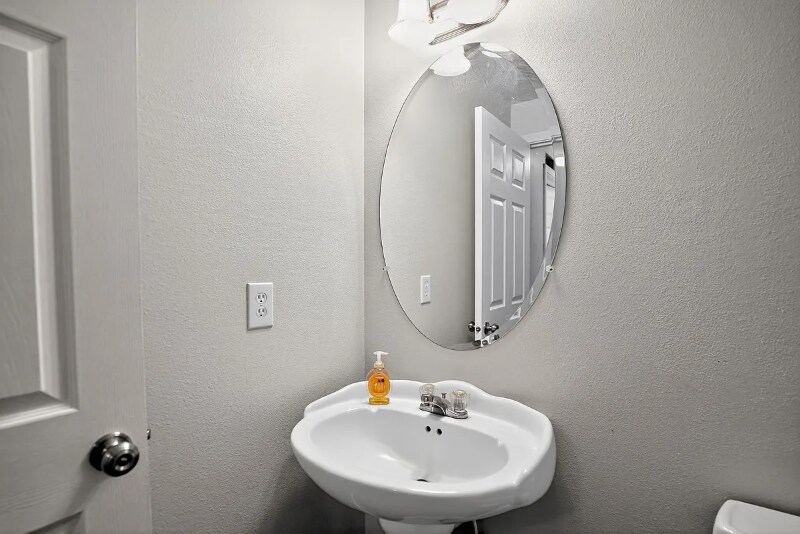 Building Photo - 12505 NE 24th St