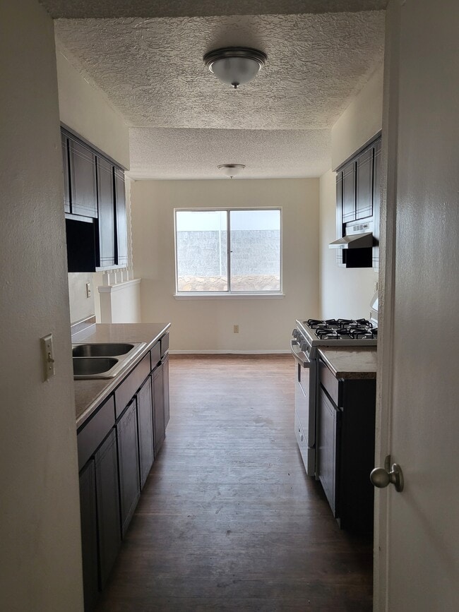 Building Photo - 3453 Hollyglen St