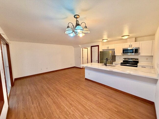 Building Photo - Spacious, remodeled two-level duplex