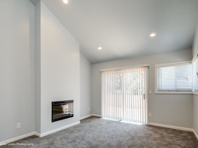 Building Photo - 1140 Poplar Ave