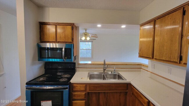 Building Photo - 11616 Maple Way