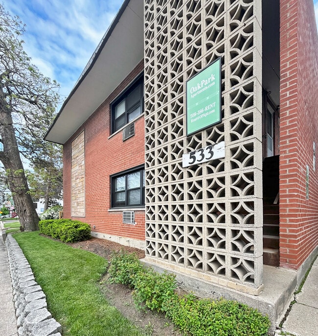 Primary Photo - 527-533 Des Plaines Ave. and 7624-7626 Wilcox