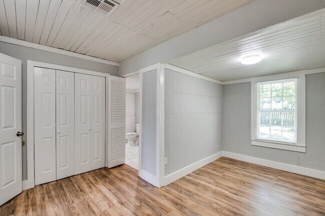 Building Photo - 3901 McKinney Dr