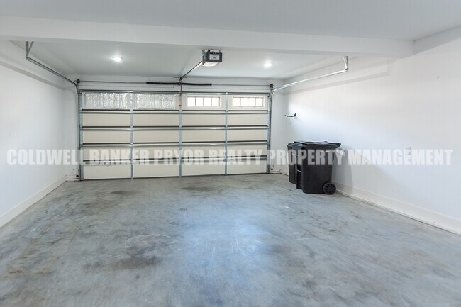 Building Photo - 9618 Shooting Star Cir