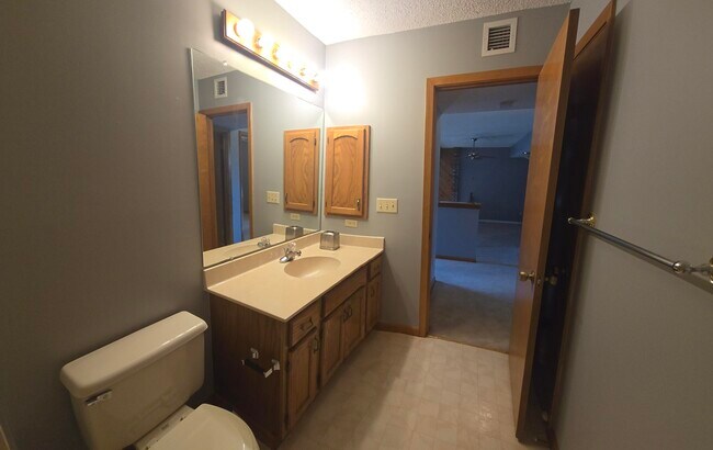 Building Photo - 3929 Balsam Dr