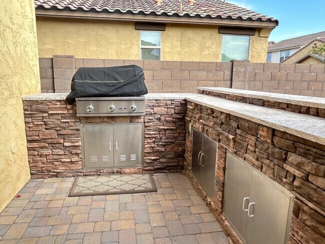 Building Photo - 5537 W Desert Hollow Dr